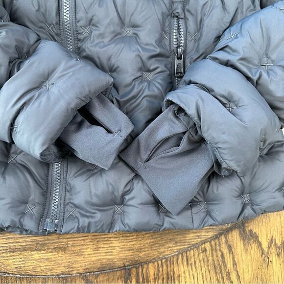 The North Face Women's Gray Puffer Jacket - Picture 5 of 5